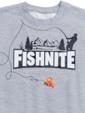 Zbliżenie autorskiej grafiki FISHNITE z napisem i wędkarskim motywem